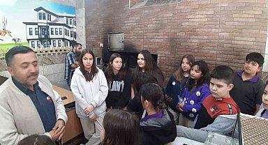 Mudurnu'da öğrenciler taş fırında fırıncılık mesleğini öğrendi