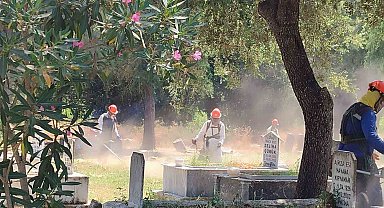 Muğla'da mezarlıklar temizleniyor