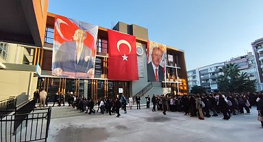 Münire Bayer Ortaokulu'nda bugün ilk ders zili çaldı