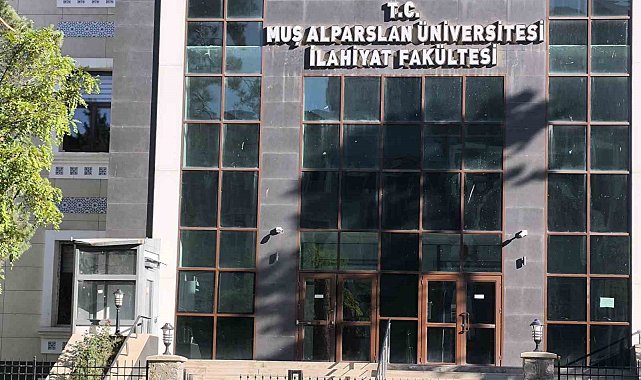 Muş Alparslan Üniversitesi'nde engelli vatandaşlardan "çalışmayan asansör" tepkisi