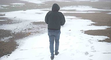 Muş'a mevsimin ilk karı yağdı