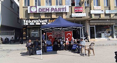 Muş'ta ailelerin DEM Parti önündeki eylemi sürüyor