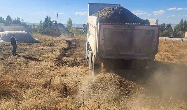 Muş'ta stabilize yol çalışmaları sürüyor