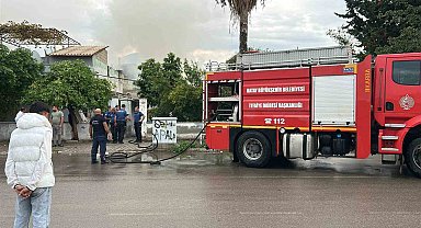 Müstakil ev alevlere teslim oldu