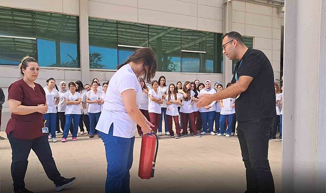 Nazilli Devlet Hastanesi'nde stajyer öğrencilere afet eğitimi