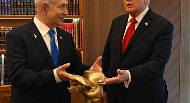 Netanyahu, Trump'a "Altın Güvercin" hediye etti