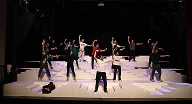 Nilüfer Kent Tiyatrosu iftiharla sunar: 'Lüküs Hayat'