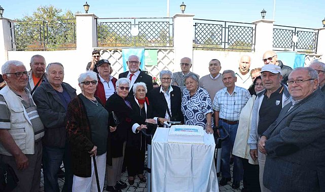 Nilüfer'de Yaşlılar Günü'nde kalpler gençleşti