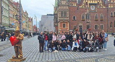 Nilüferli kız çocukları Polonya'da farklı kültürlerle buluştu