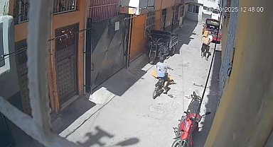 O anlar kamerada: Sokakta üzerine karton örten çocuk ölümden döndü