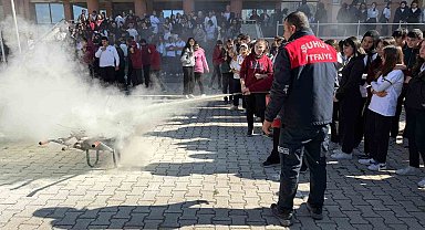 Okul bahçesinde yangın tatbikatı yapıldı