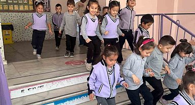 Okulda deprem tahliye tatbikatı yapıldı