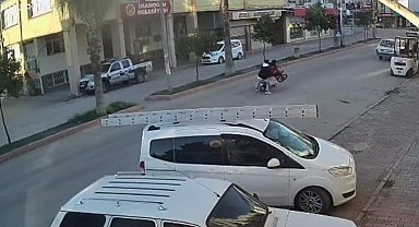 Önünü kaldırdığı motosikletle otomobile çarptı: 2 yaralı