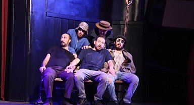 Ordu Büyükşehir Tiyatrosu Adana'da sanatın kalbine dokundu