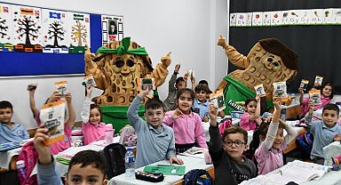 Osmaniye'de öğrencilere yer fıstığı ikram edildi