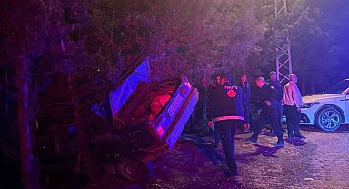 Osmaniye'de otomobil uçuruma düşmekten ağaç sayesinde kurtuldu: 3 yaralı