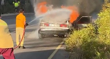 Osmaniye'de otomobil yangını ormana sıçramadan söndürüldü
