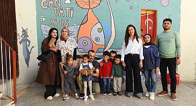 Otizmli çocuklar kedi evinde hayvan sevgisini öğrendi