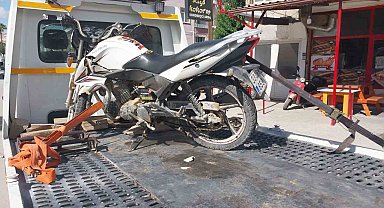 Otomobil ile çarpışan motosikletin sürücüsü yaralandı