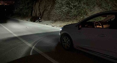 Otomobilin arkadan çarptığı motosiklet yoldan çıktı: 1 yaralı