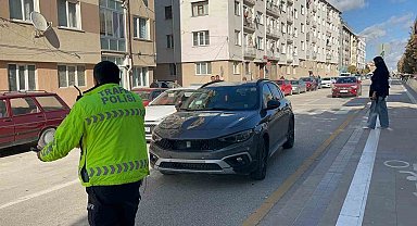 Otomobilin çarptığı yaşlı kadının durumu ağır