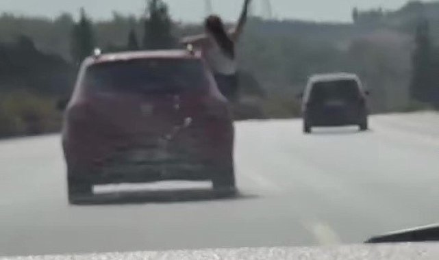 Otoyolda seyir halindeki cipte tehlikeli yolculuk