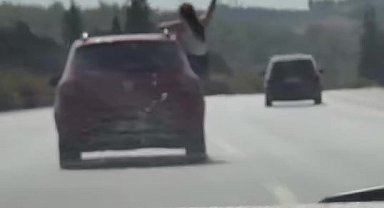 Otoyolda seyir halindeki cipte tehlikeli yolculuk