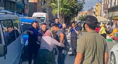 Pazar yerinde seyyar satıcı kadına zabıtadan orantısız müdahale