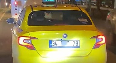 Plakasını kapatan taksi dikkat çekti