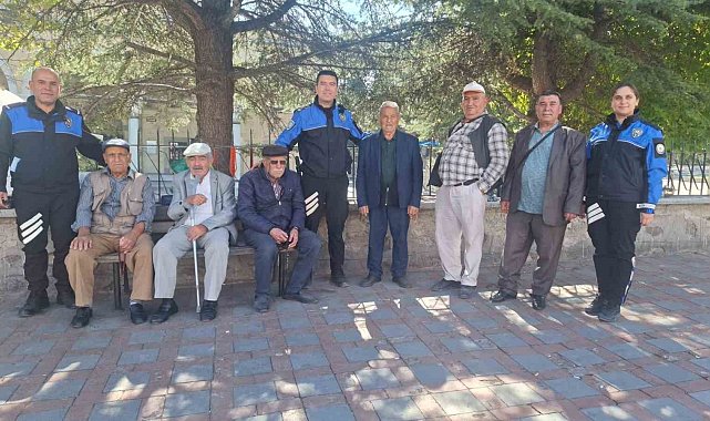 Polislerden yaşlı vatandaşlara ziyaret