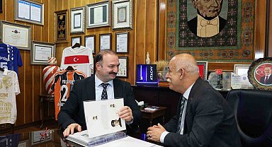 Prof. Dr. Ahmet Nezih Kök'e büyük gümüş madalya