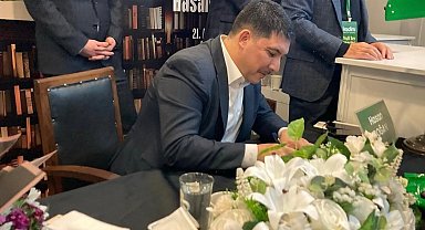 Prof. Dr. Hasan Doğan, Ankara Kitap Fuarı'nda okurlarıyla buluştu