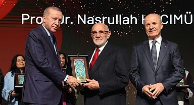 Prof. Dr. Nasrullah Hacımüftüoğlu'na özel ödül