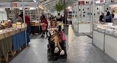 "Engelsiz Taksi" yazar Sena'yı her gün okurlarıyla buluşturuyor