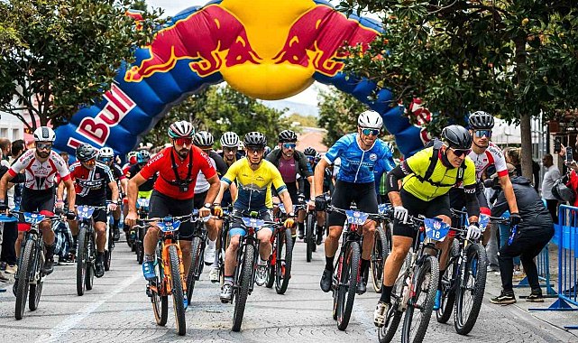 Red Bull Geç Kalma bisiklet tutkunlarını Adalar'da buluşturdu
