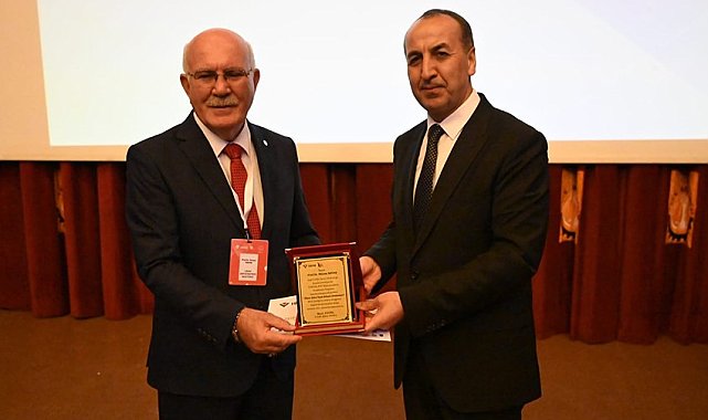 Rektör Savaş, gençlere "Geçmişten Günümüze Matematiğin Serüveni"ni anlattı