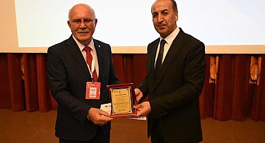 Rektör Savaş, gençlere "Geçmişten Günümüze Matematiğin Serüveni"ni anlattı