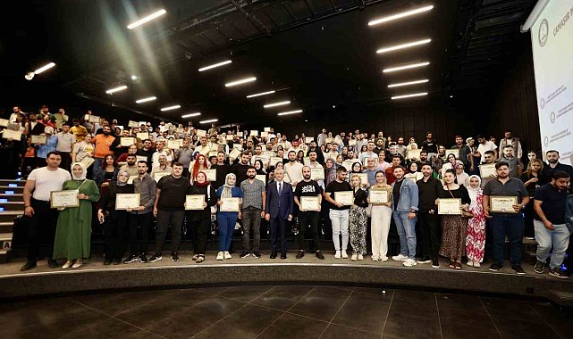Şahinbey Belediyesi Evlilik Okulu'nda 366 çift daha sertifika aldı
