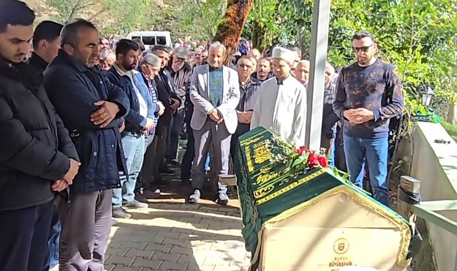 Sahnede kalp krizi geçiren Giresunlu sanatçı son yolculuğuna uğurlandı