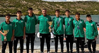 Sakaryalı sporcular Eskişehir'de ikincilik kupasını kaldırdı