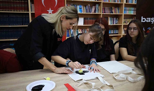 SAMEK'ten anlamlı etkinlik: Sakarya Anadolu Lisesi'nde 29 Ekim coşkusu