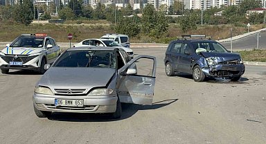 Samsun'da 2 otomobil çarpıştı: 2 yaralı
