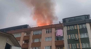 Samsun'da 9 katlı binanın çatı katında yangın