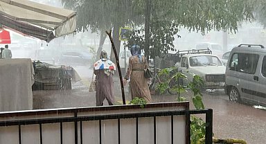 Samsun'da ani sağanak vatandaşlara zor anlar yaşattı