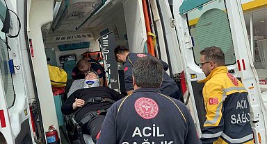 Samsun'da dolmuş minibüs kaldırıma çarptı: 2 yaralı