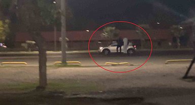 Samsun'da kazaya davetiye: Hareket halindeki aracın üzerine çıktılar