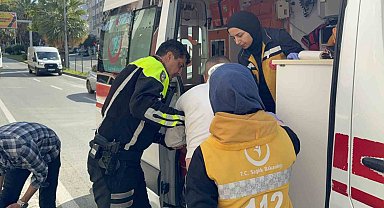 Samsun'da motosiklet devrildi: 2 yaralı