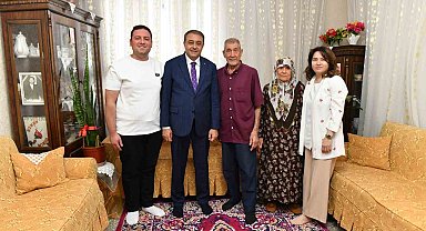 Şanlıurfa Valisi Hasan Şıldak eşi ile birlikte yaşlı bireylerle buluştu