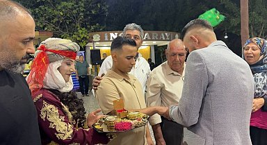 Şanlıurfa'da aşk mesafe tanımadı, ayrı ülkelerde aynı anda nişan yapıldı