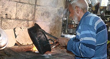 Şanlıurfa'da kalay ustası 75 yıldır mesleğini aşkla sürdürüyor
